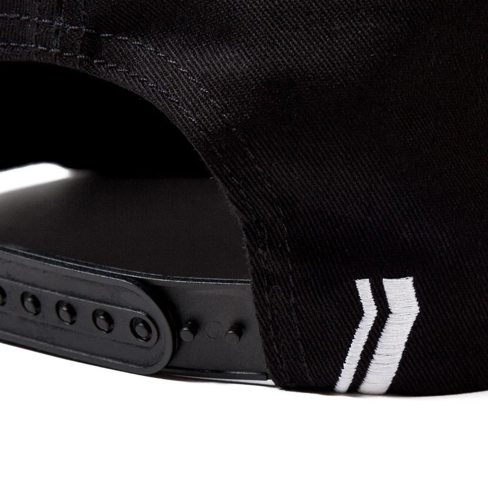 Stay Strong Icon Check Snapback Cap - Black/Maroon - Image 4