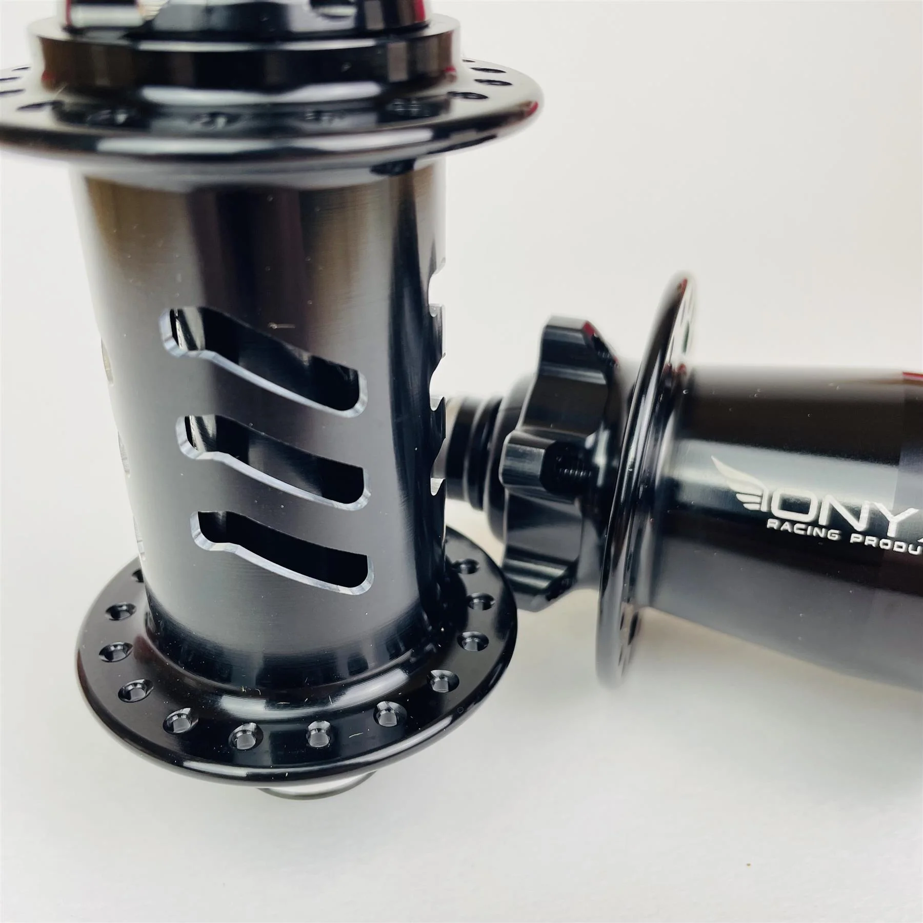 Stay Strong Limited Edition Onyx Ultra 36h Disc Hubset - 20mm (Front) 10mm (Rear) - Image 3