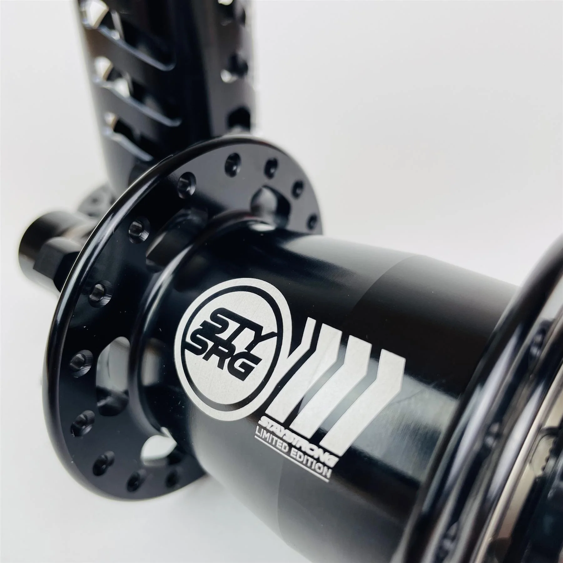 Stay Strong Limited Edition Onyx Ultra 36h Disc Hubset - 20mm (Front) 10mm (Rear) - Image 4