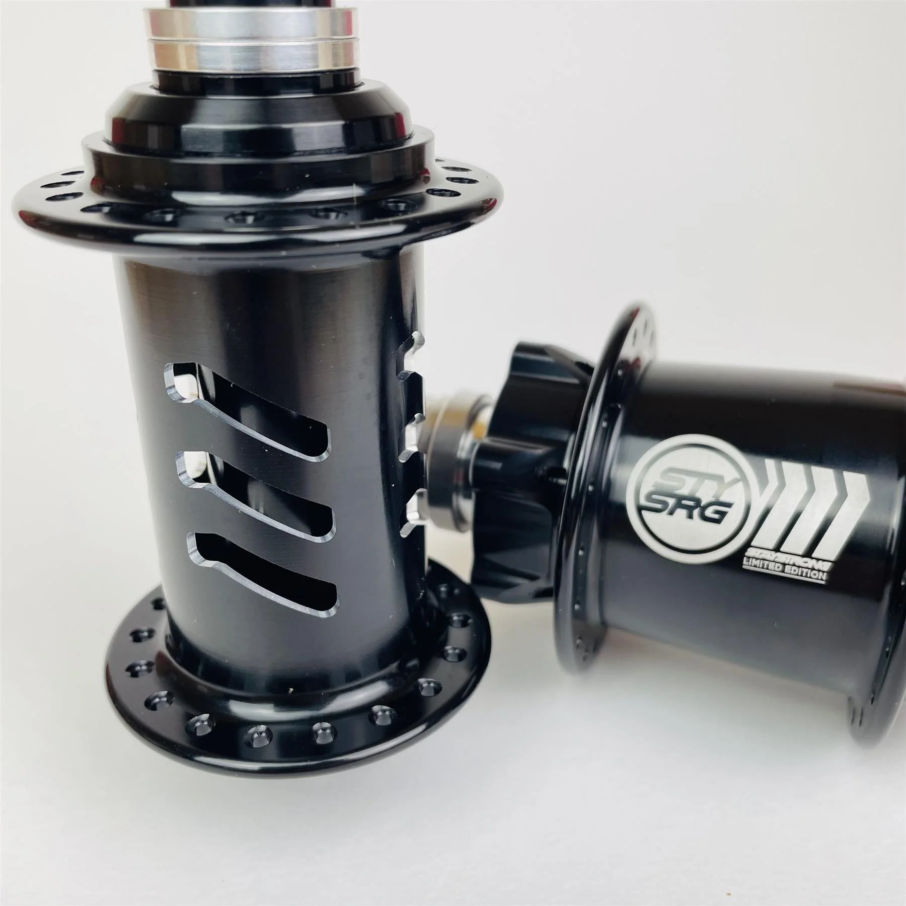 Stay Strong Limited Edition Onyx Ultra SS 36h Disc Hubset - 20mm (Front) 10mm (Rear) - Image 3