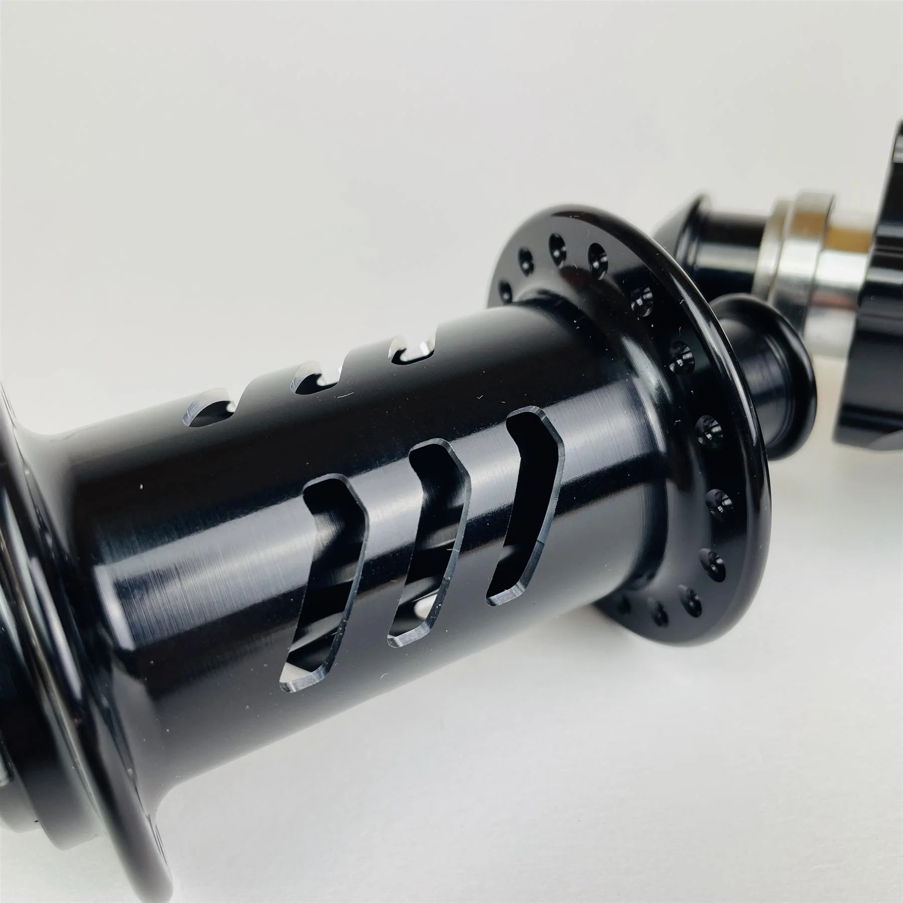 Stay Strong Limited Edition Onyx Ultra SS 36h Disc Hubset - 20mm (Front) 20mm (Rear) - Image 5
